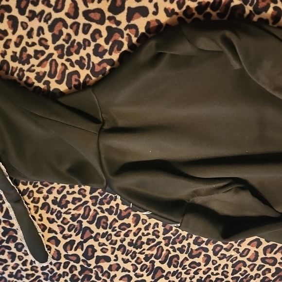 Gothic graphic design lace bunny hoodie - Picture 6 of 10